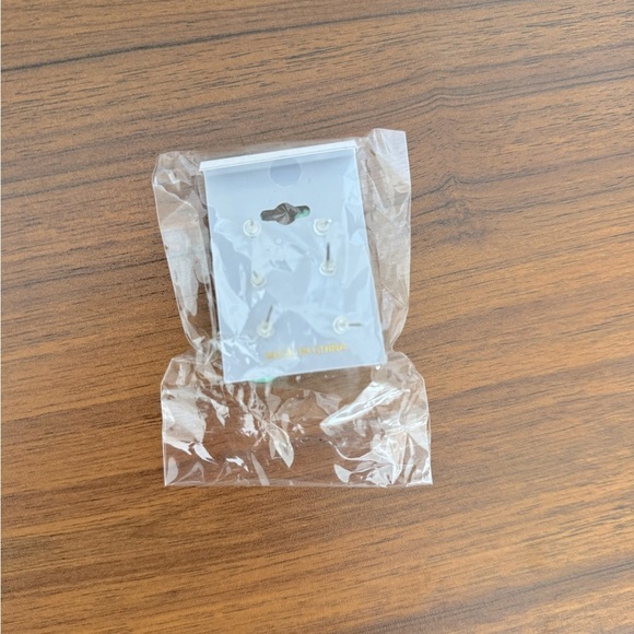 3 sets of Earrings - Heart Flower - Picture 4 of 4